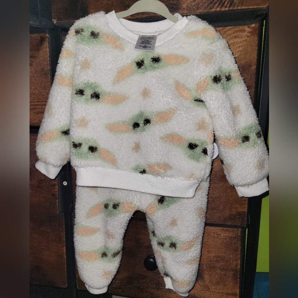Baby Yoda matching outfit.